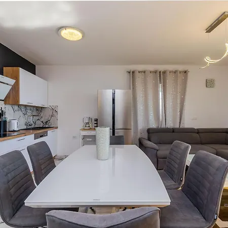 Zoi Apartment